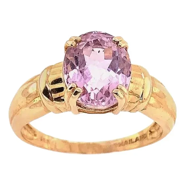 14 Karat Yellow Gold Fashion Oval Amethyst Ring
