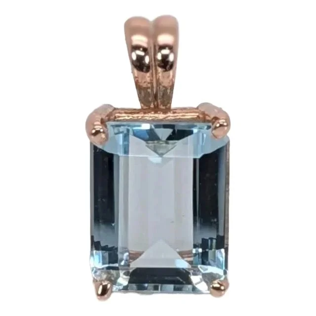 2.3cts, 9x7mm – Aquamarine Solitaire Pendant in Solid 14k Rose Gold