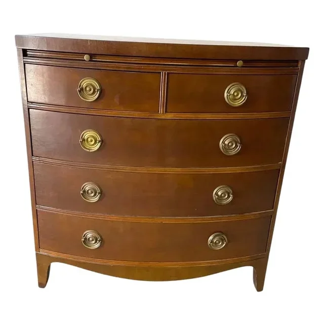 Antique Federal Style Mahogany Bowfront Chest of Drawers on Splayed Feet.