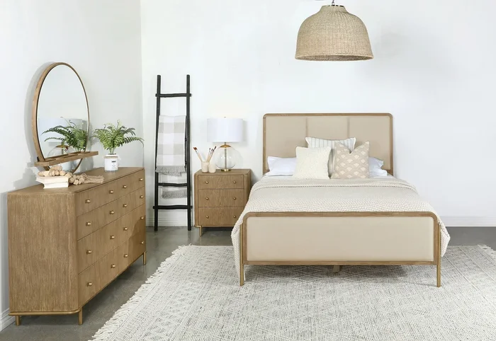 Arini 4-piece Eastern King Bedroom Set Cream and Sand Wash