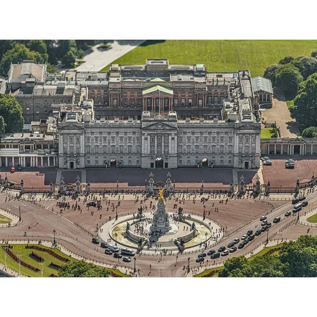 Bernhard Lang, Buckingham Palace, Photograph