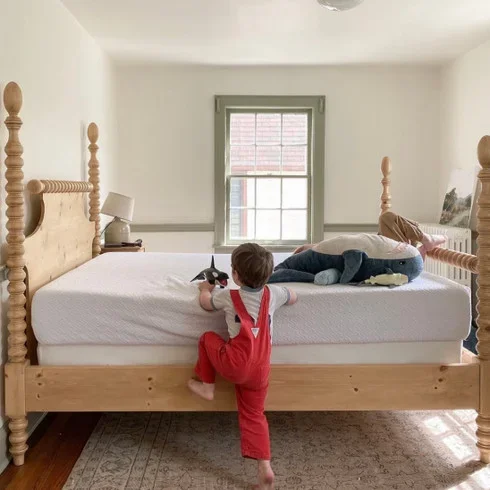 English Farmhouse Spindle Bed in Natural