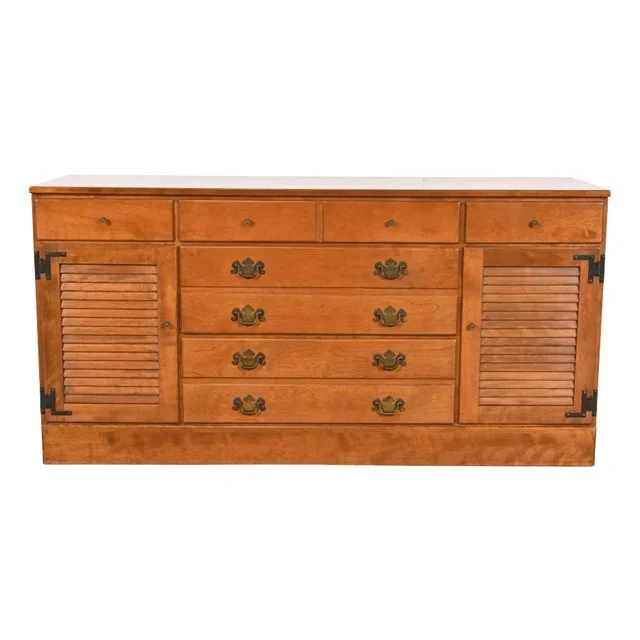 Ethan Allen American Colonial Solid Maple Eleven-Drawer Dresser or Credenza, 1970s