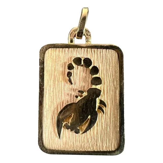 French Scorpio Starsign Zodiac 18k Yellow Gold Charm Medal Pendant, 1980s