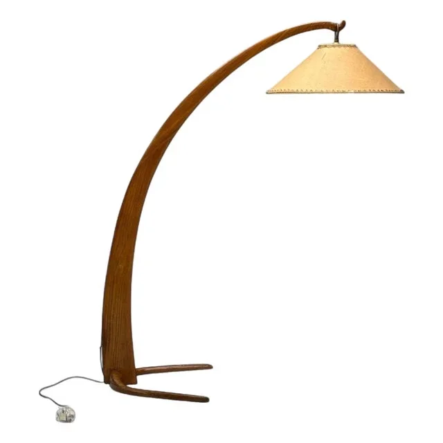Italian Modern, Elmwood, Brass, Curved Floor Lamp, Italy, 1940s