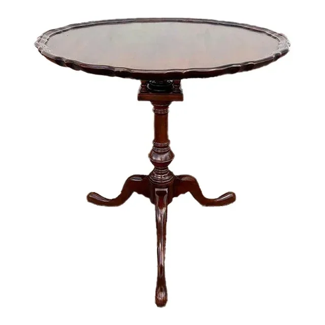 Late 20th Century Vintage Queen Anne Style Mahogany Tilt-Top Crust Tea Table.