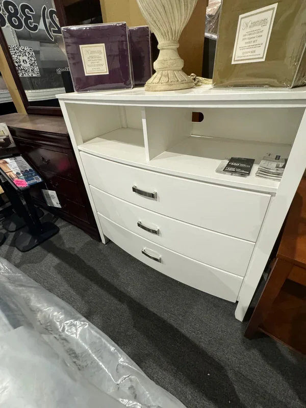 Lyric TV Chest