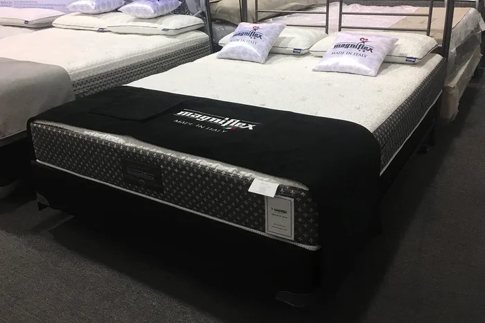 Magniflex Abbraccio 10 | Queen – Floor Model