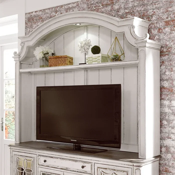 Magnolia Manor – Entertainment Hutch