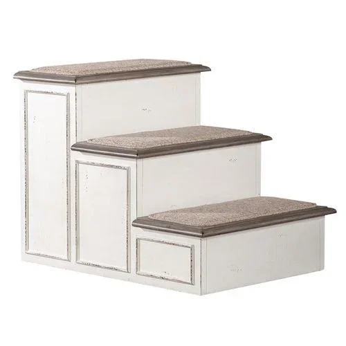 Magnolia Manor Bedroom Pet Steps