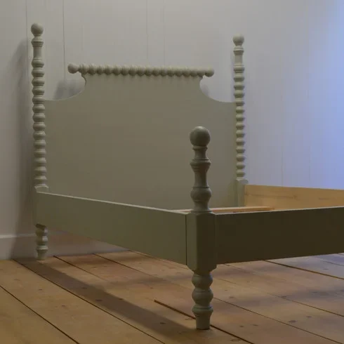 Saundra Spindle Bed